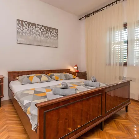 Apartment Awesome In *